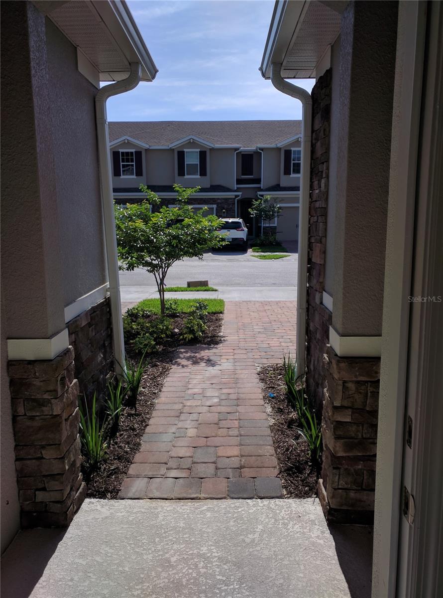 7498 ALOMA PINES COURT