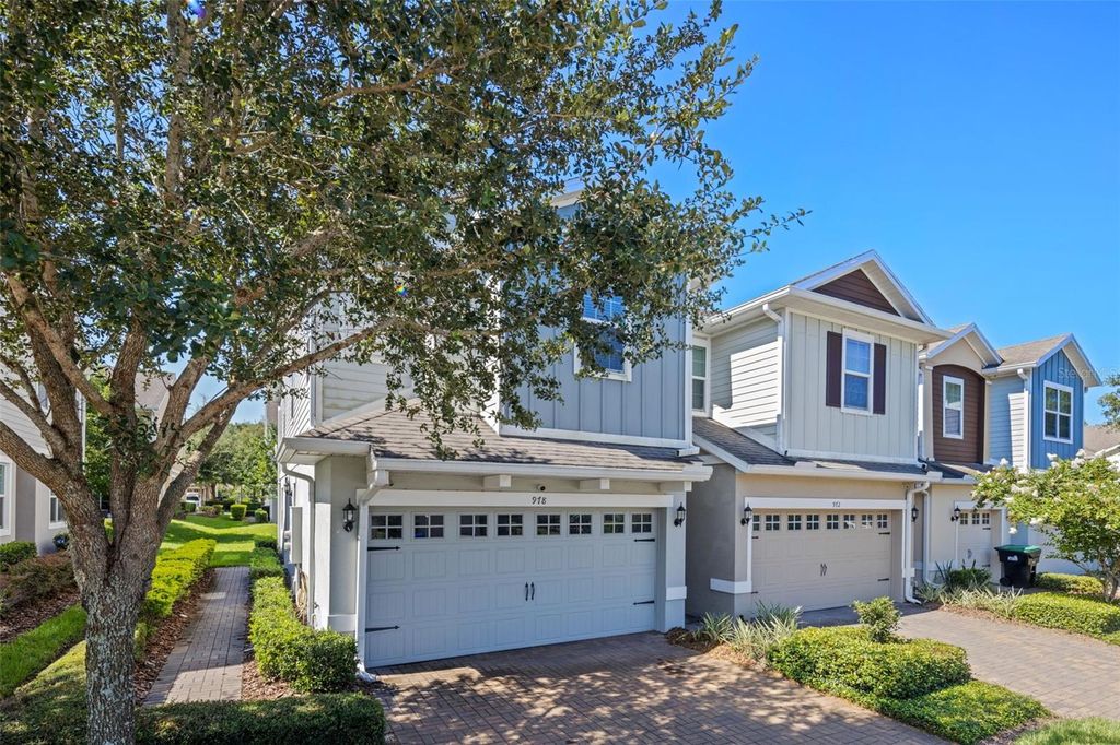 Photo of 978 E 10th Street, Apopka, FL 32703 (MLS # V4948623)