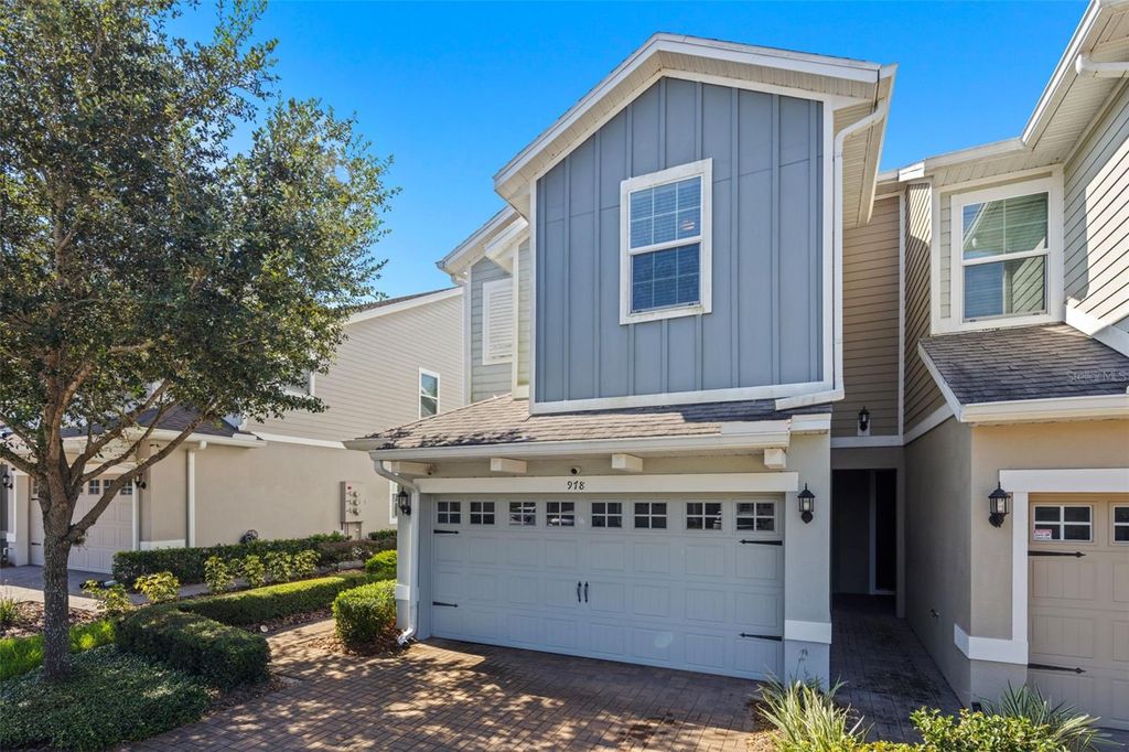 Photo of 978 E 10th Street, Apopka, FL 32703 (MLS # V4948623)