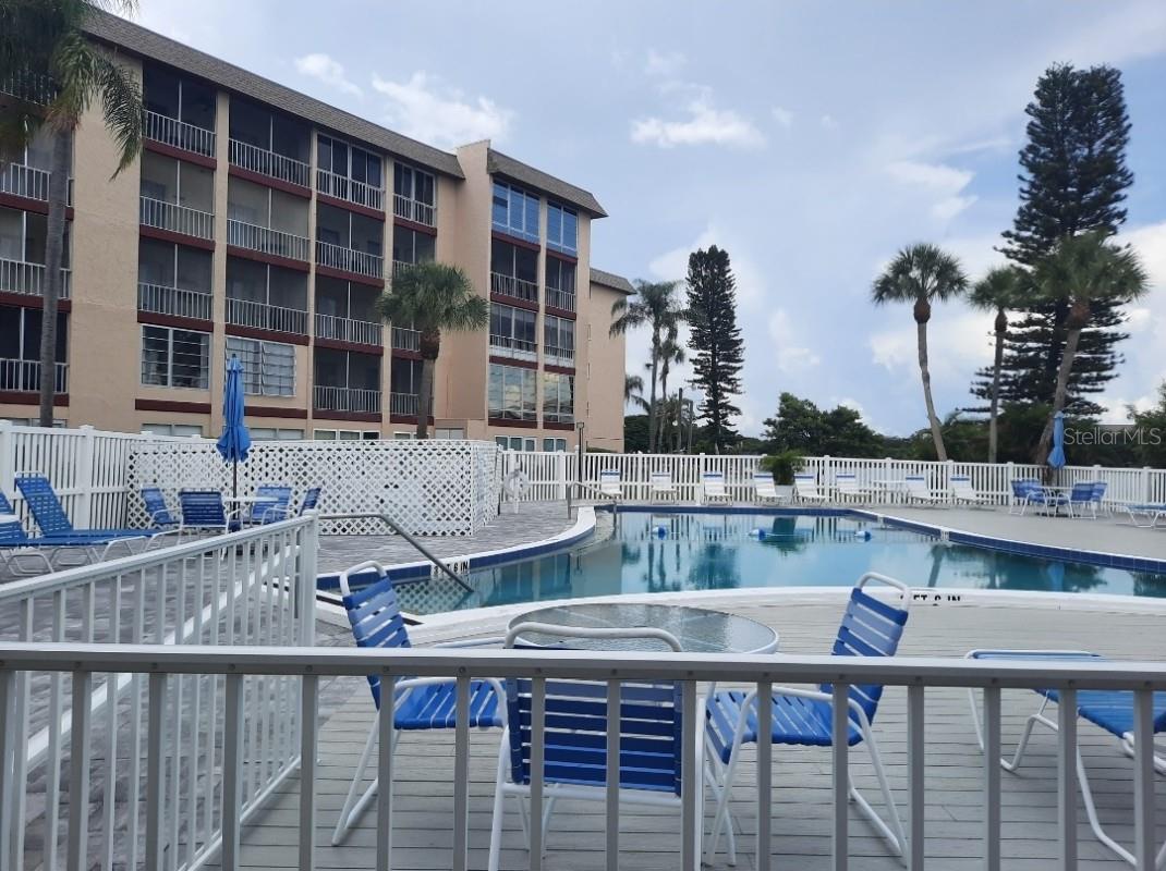 BAYSHORE ON THE LAKE APTS SEC 2 - Residential