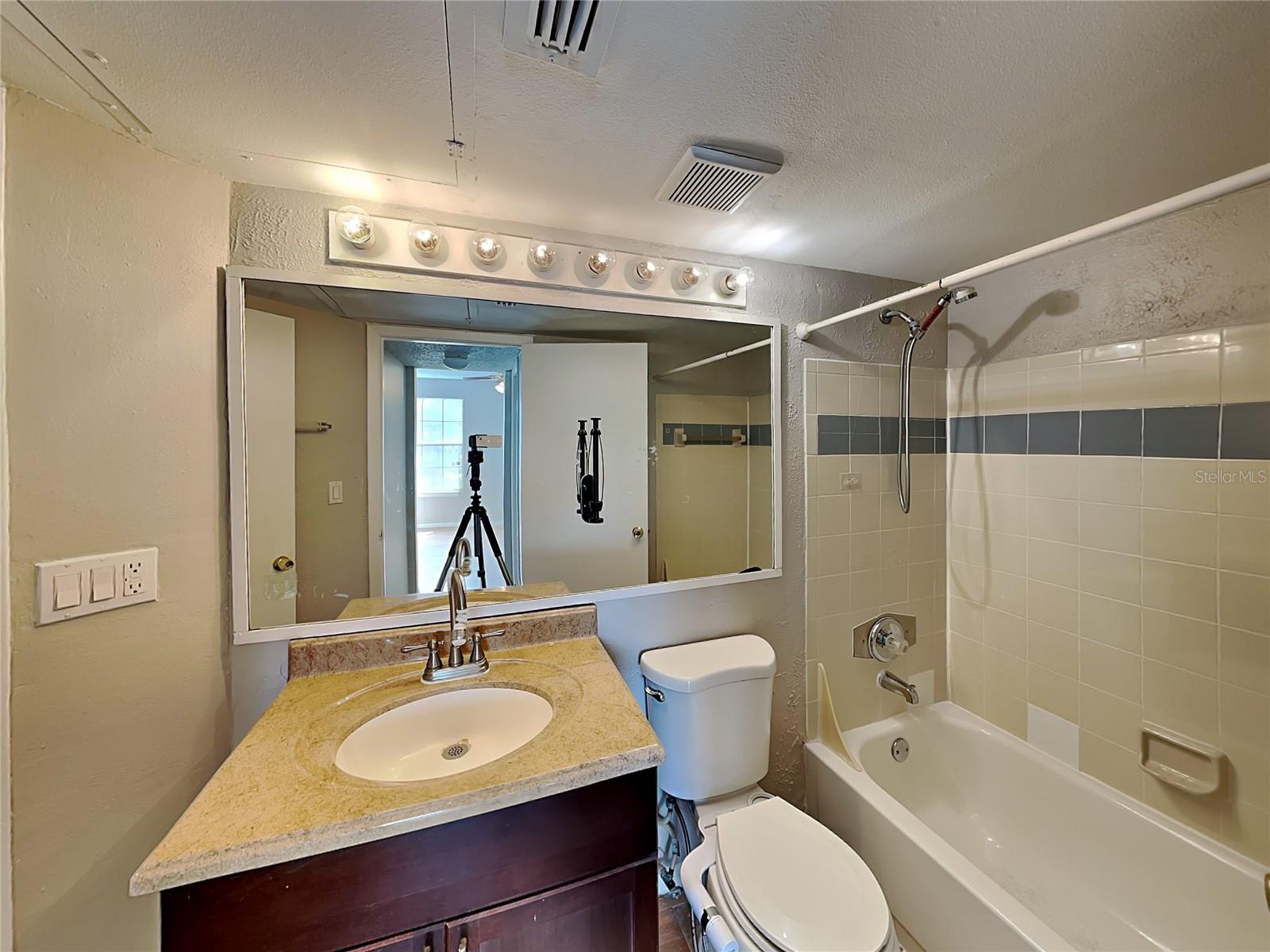 PLAZA/MILLENIUM - Residential Lease