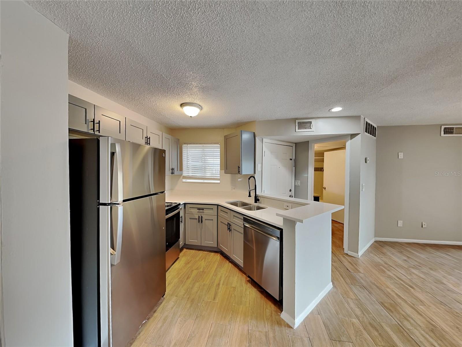 PLAZA/MILLENIUM - Residential Lease