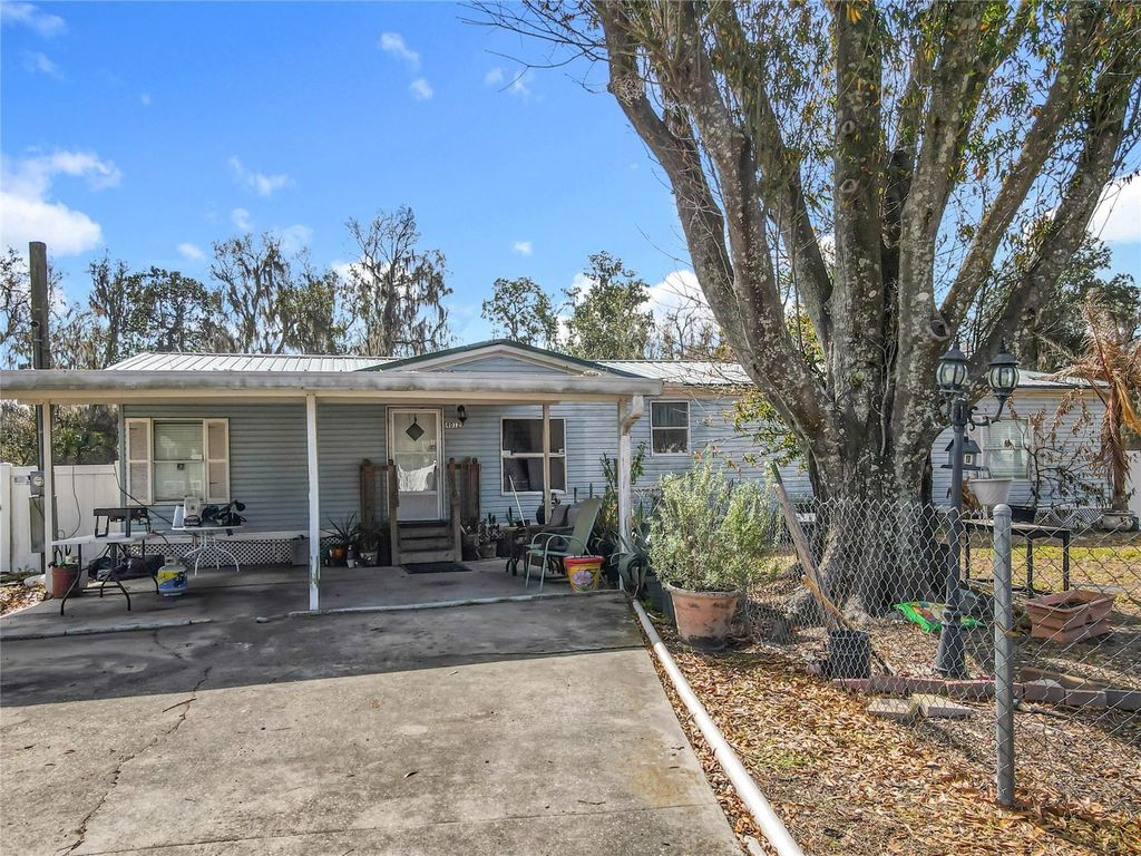 Photo of 4012 Shady Hammock Drive, Mulberry, FL 33860 (MLS # L4959510)