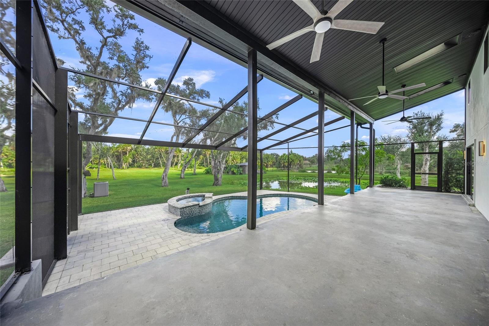 SADDLE CREEK - Residential