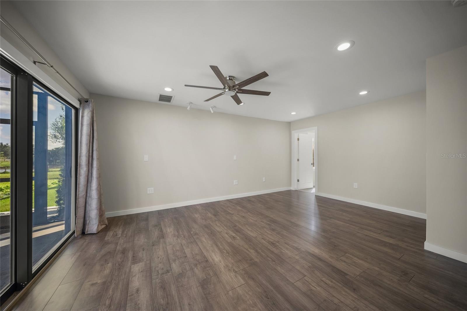 SADDLE CREEK - Residential