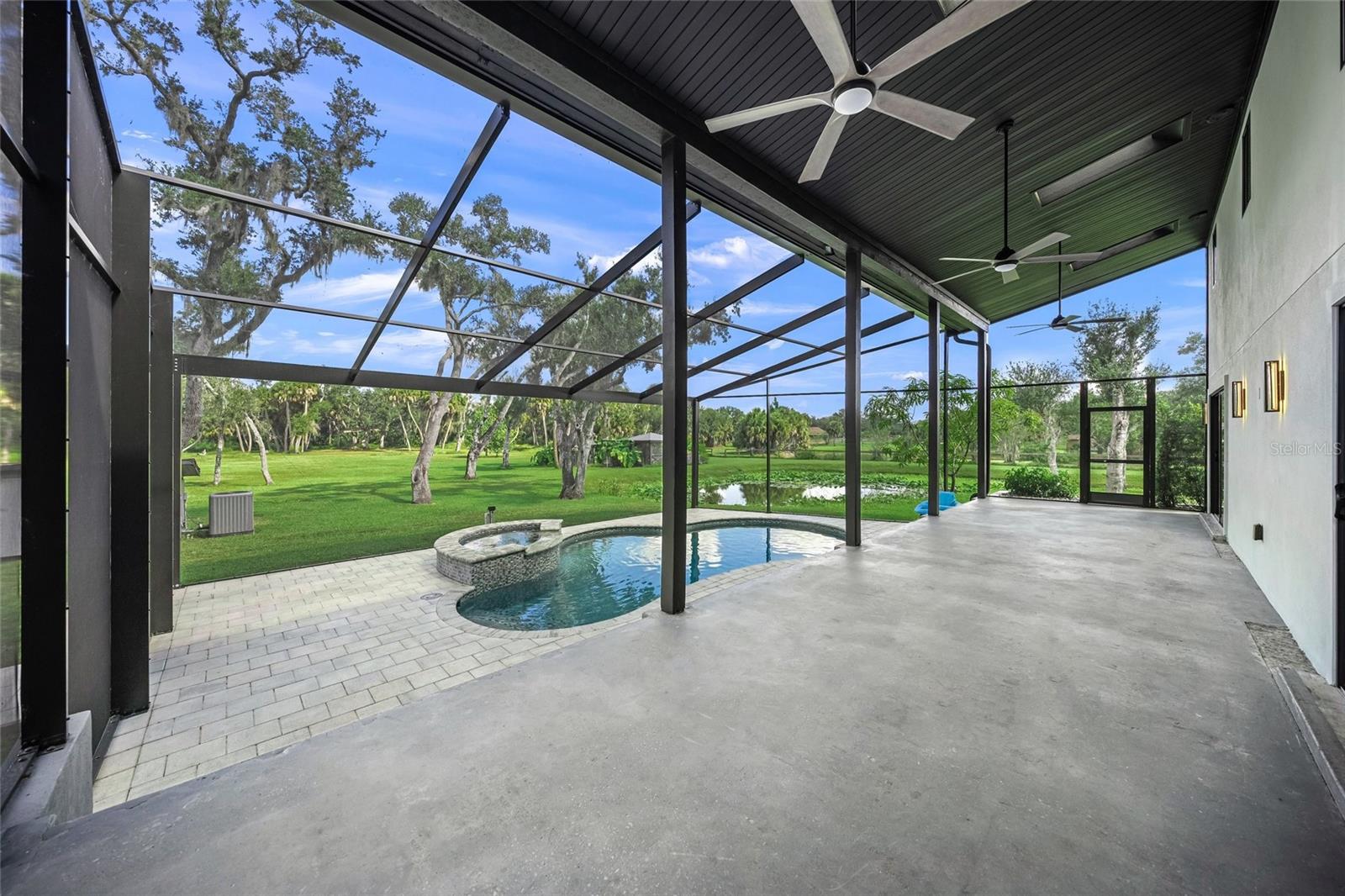 SADDLE CREEK - Residential