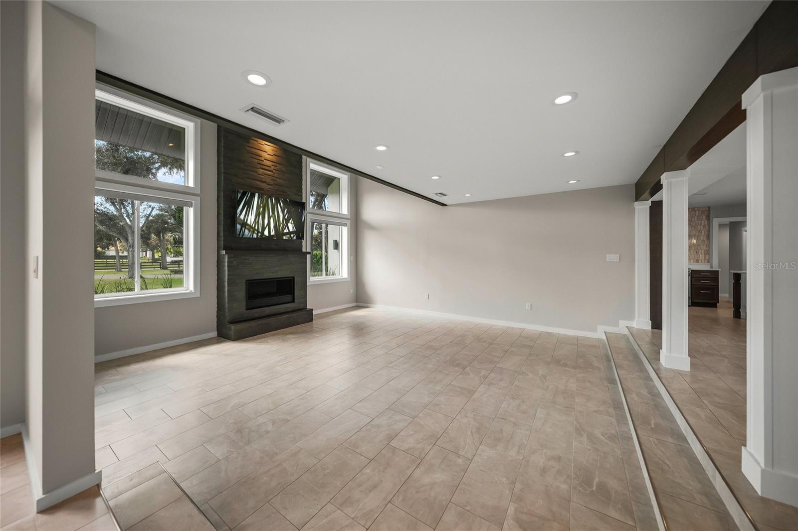 SADDLE CREEK - Residential