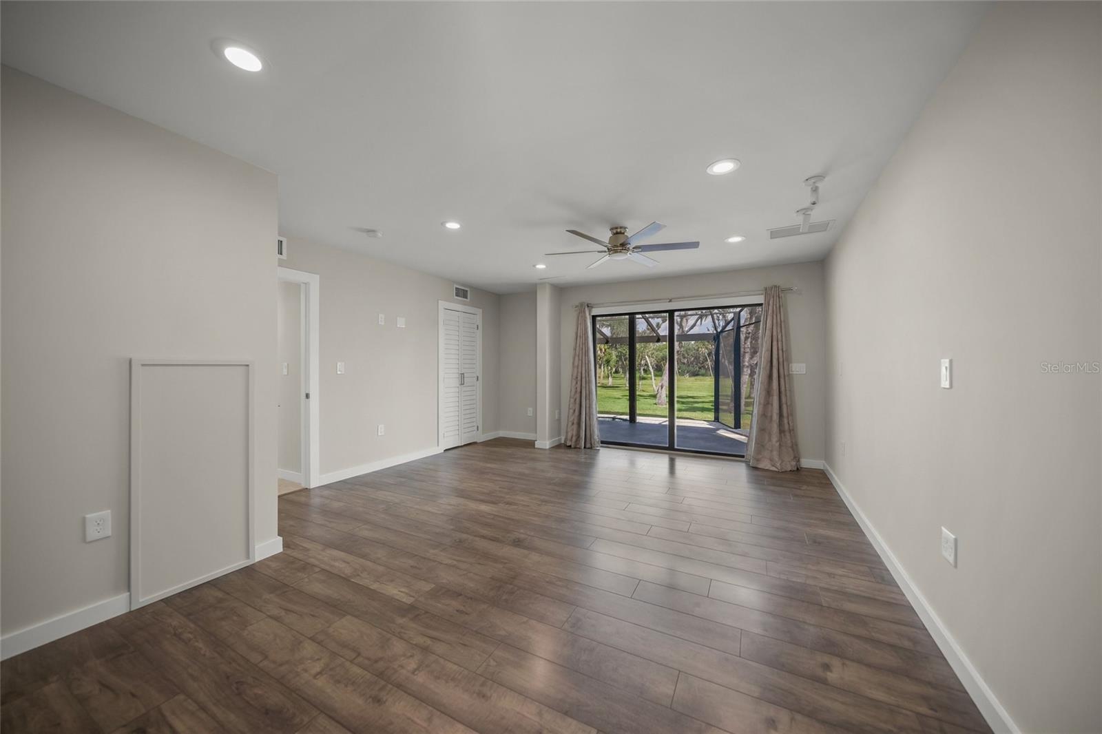 SADDLE CREEK - Residential