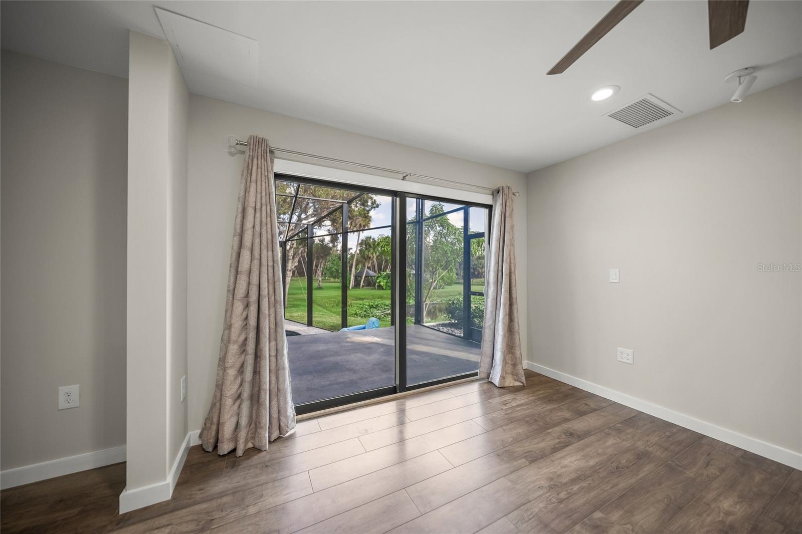 SADDLE CREEK - Residential