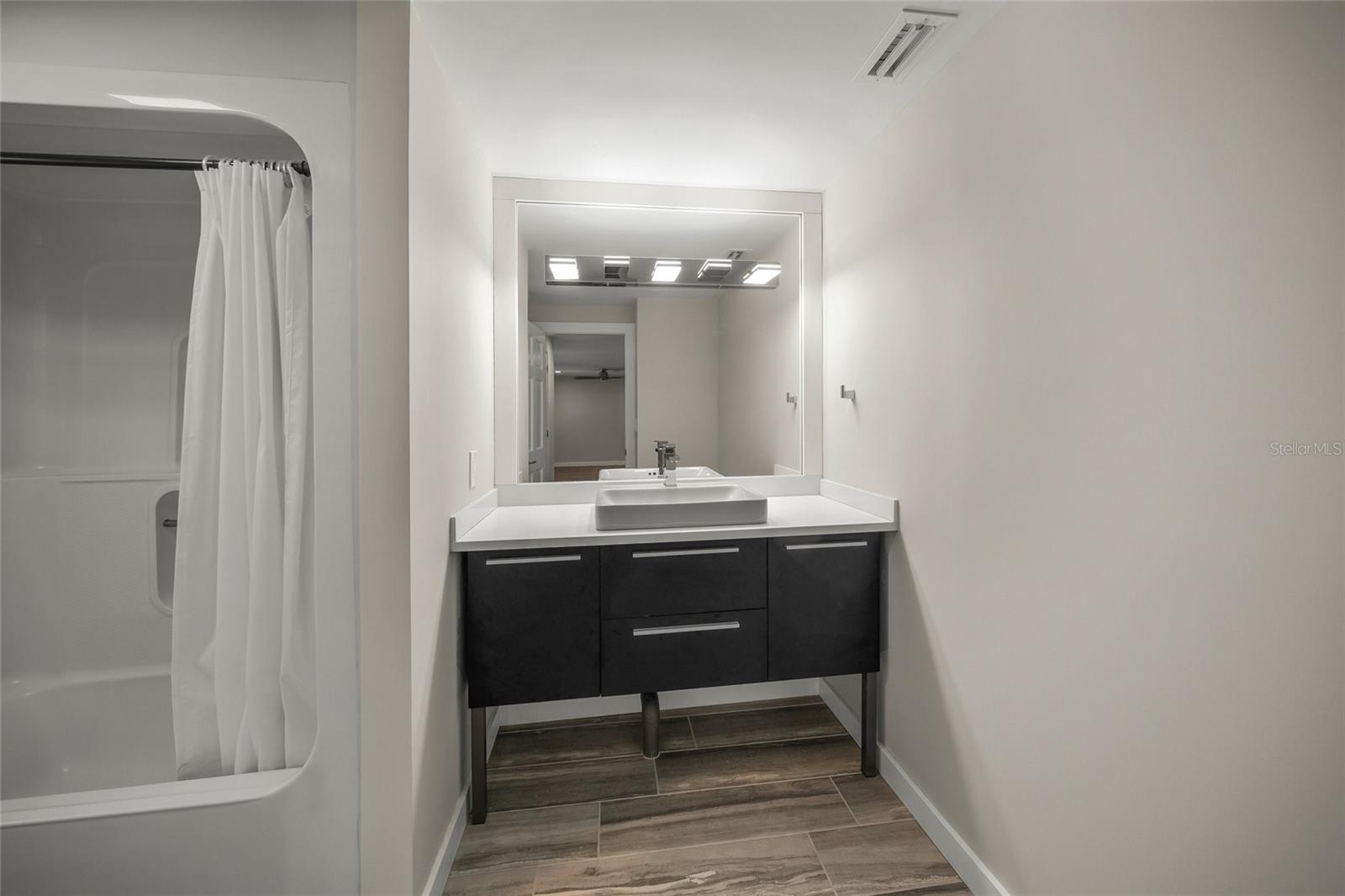 SADDLE CREEK - Residential