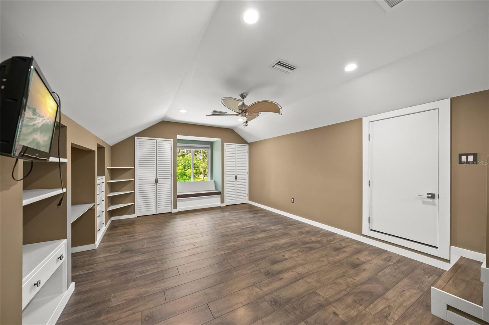 SADDLE CREEK - Residential