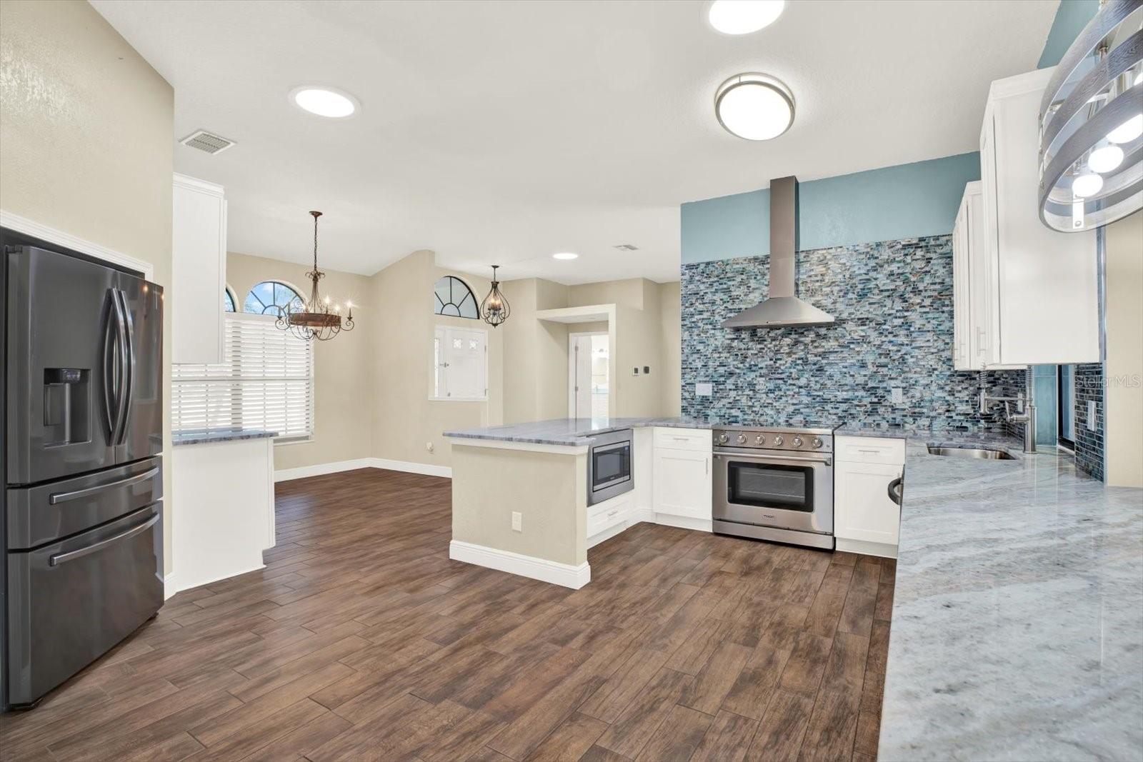 WHISPERING LAKES - Residential