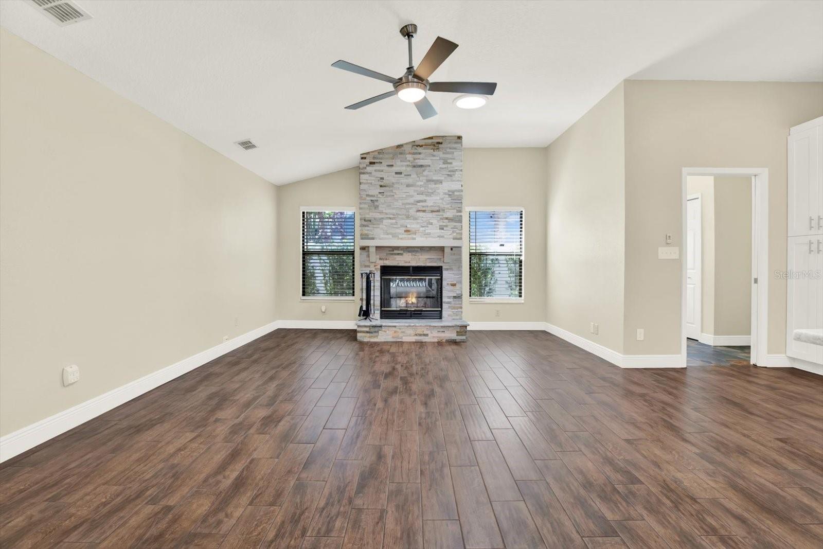 WHISPERING LAKES - Residential