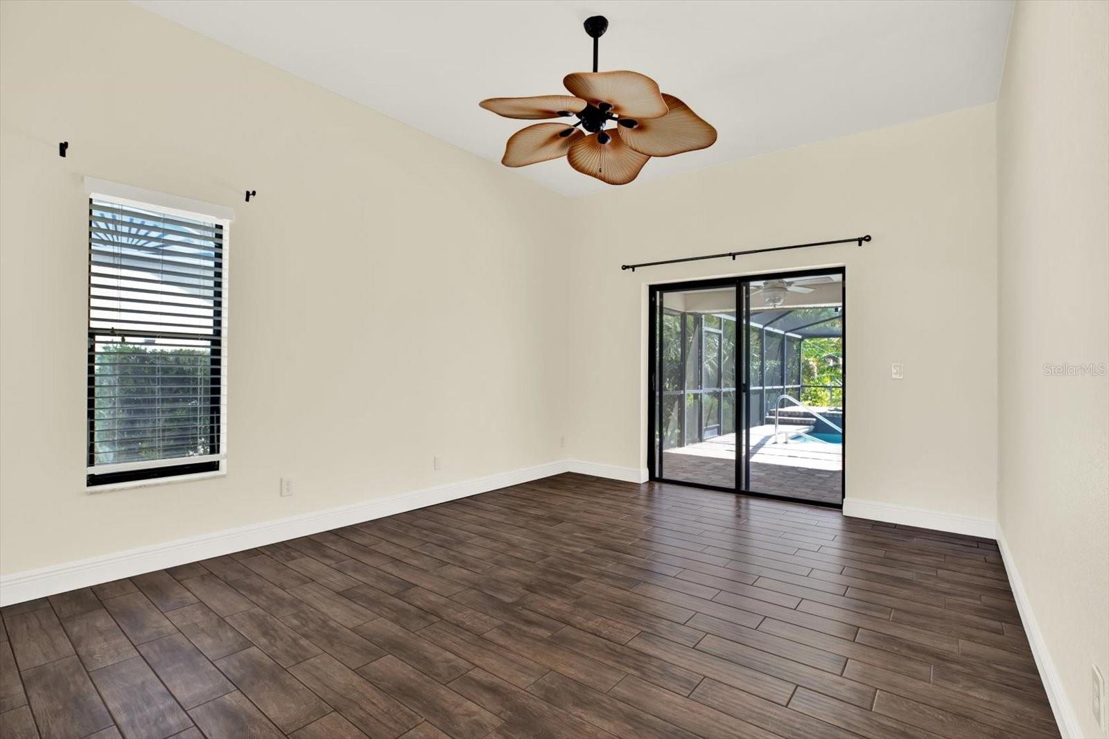 WHISPERING LAKES - Residential