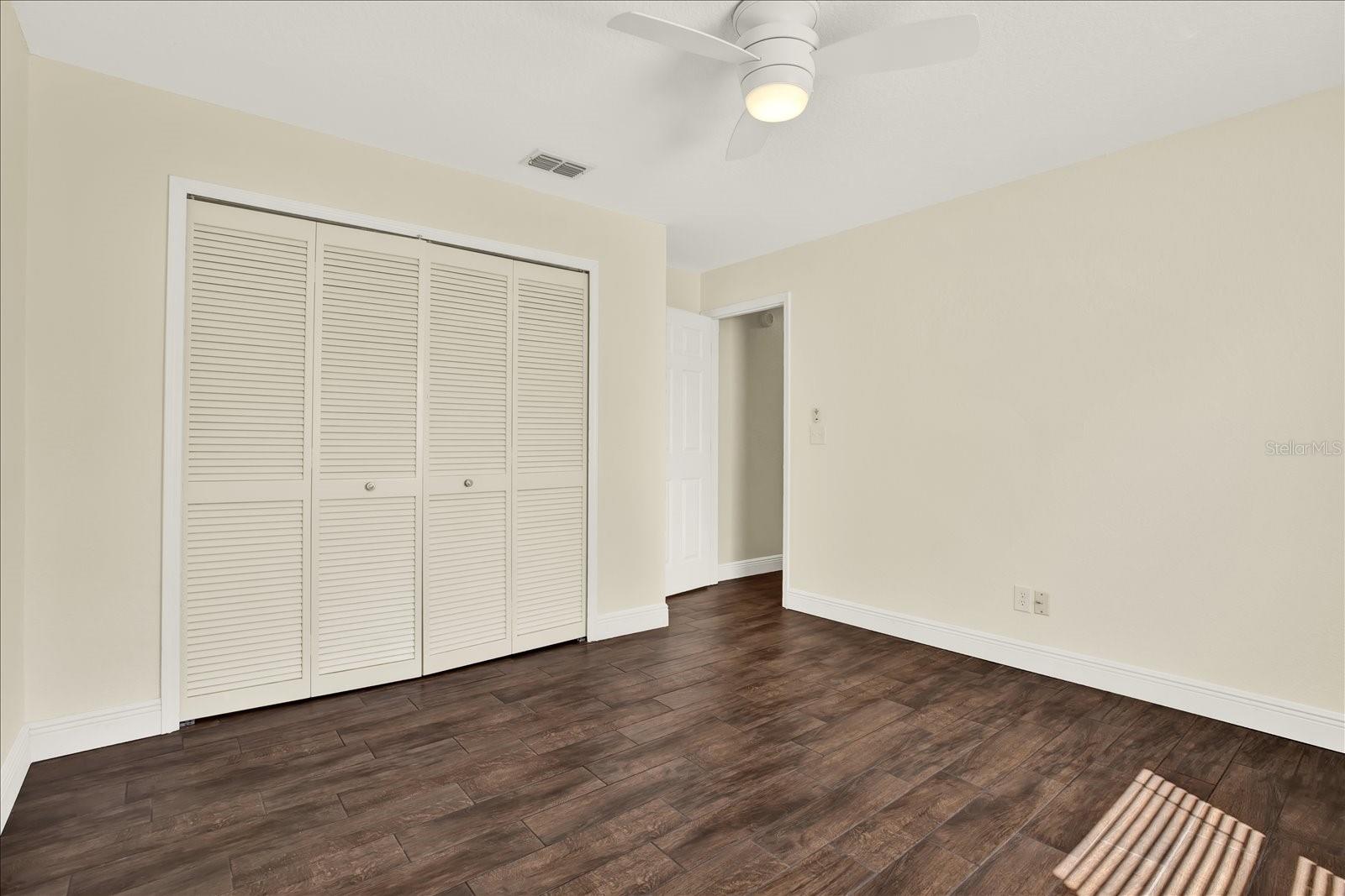 WHISPERING LAKES - Residential