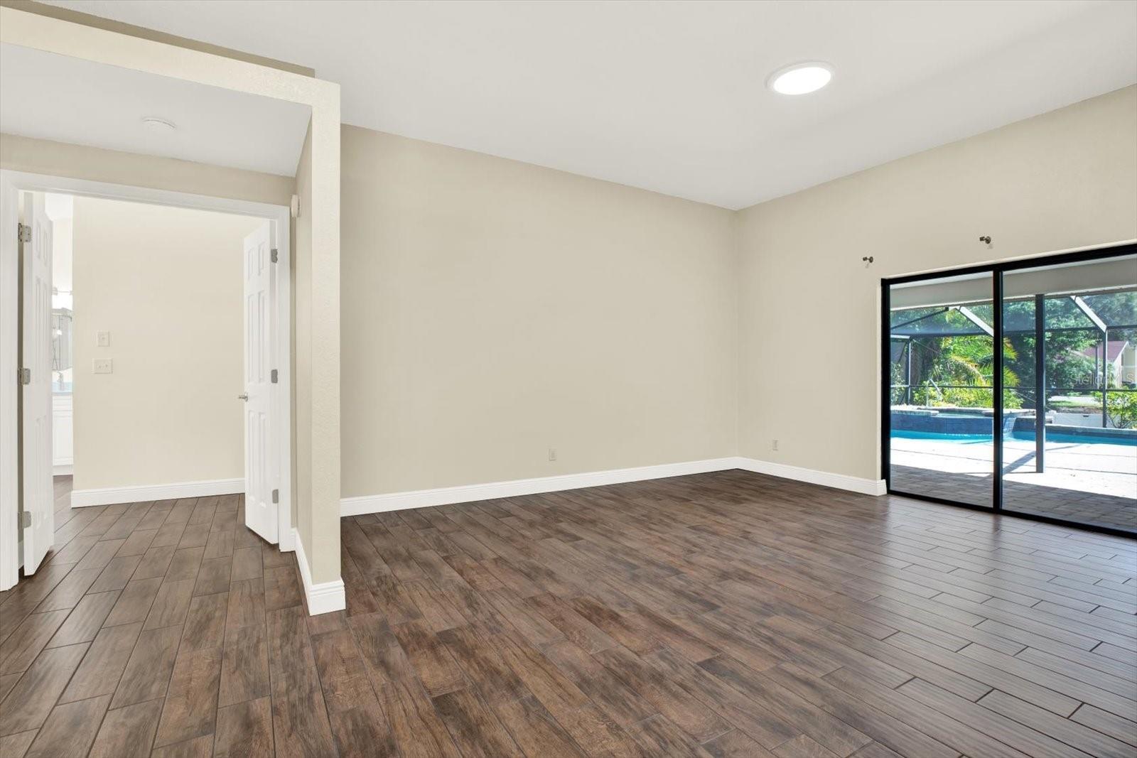 WHISPERING LAKES - Residential