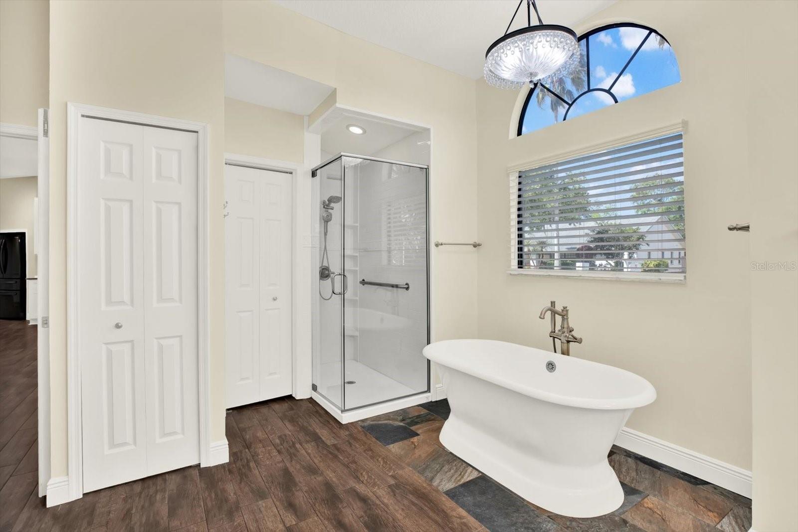 WHISPERING LAKES - Residential