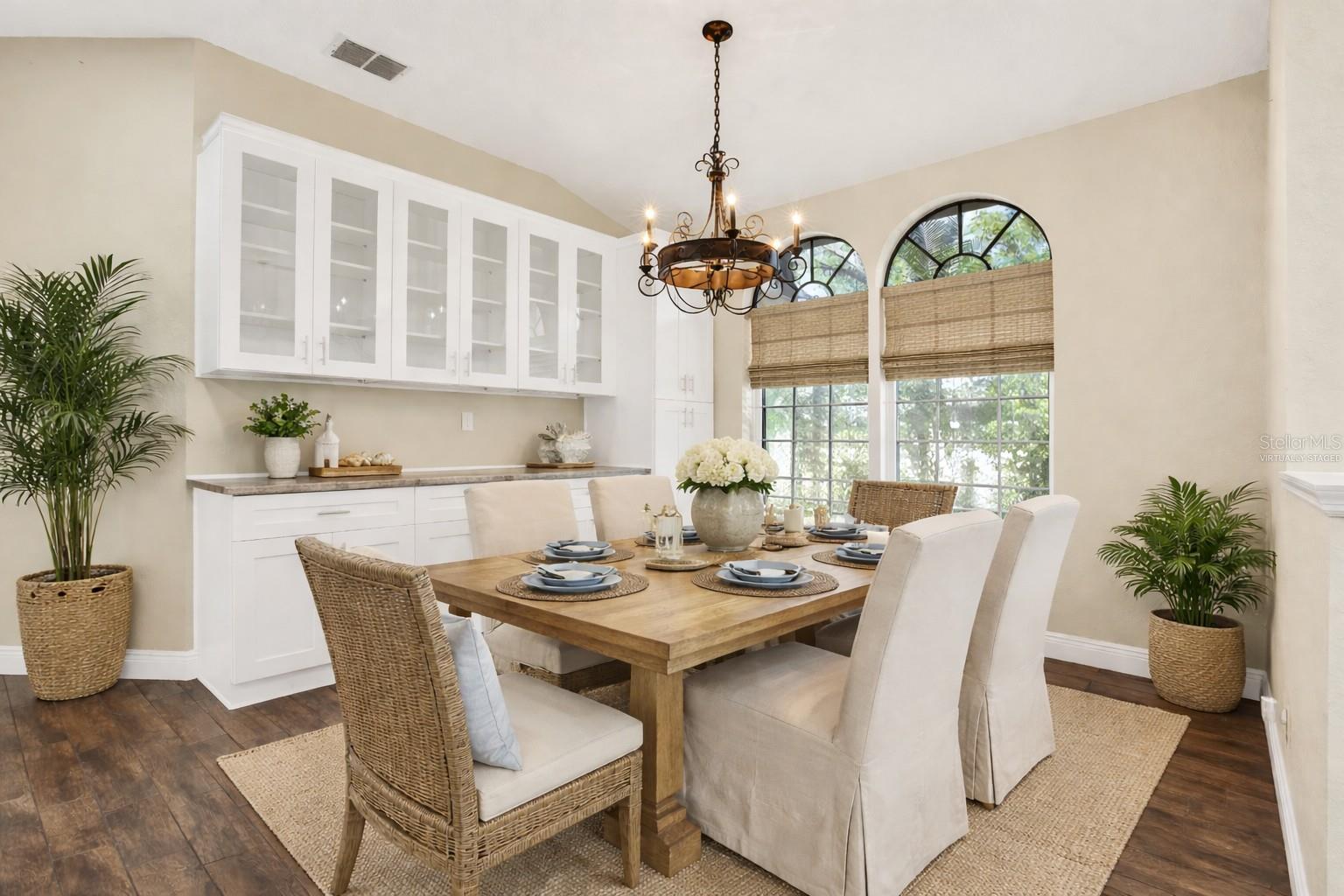 WHISPERING LAKES - Residential