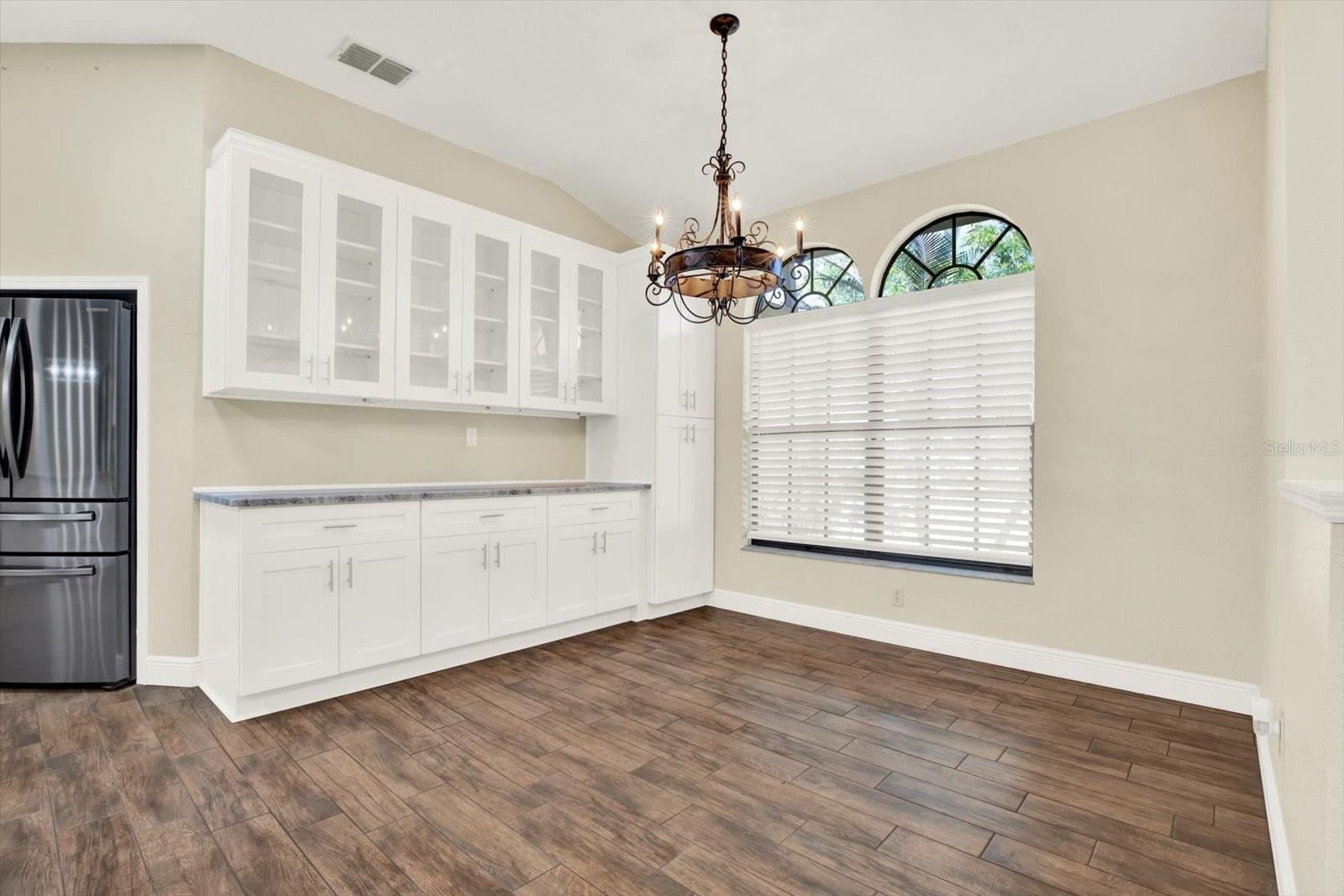 WHISPERING LAKES - Residential