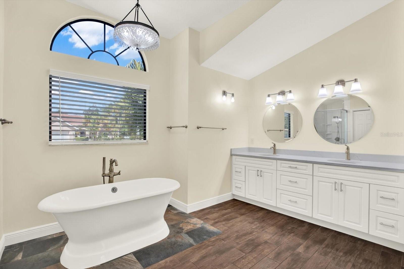 WHISPERING LAKES - Residential