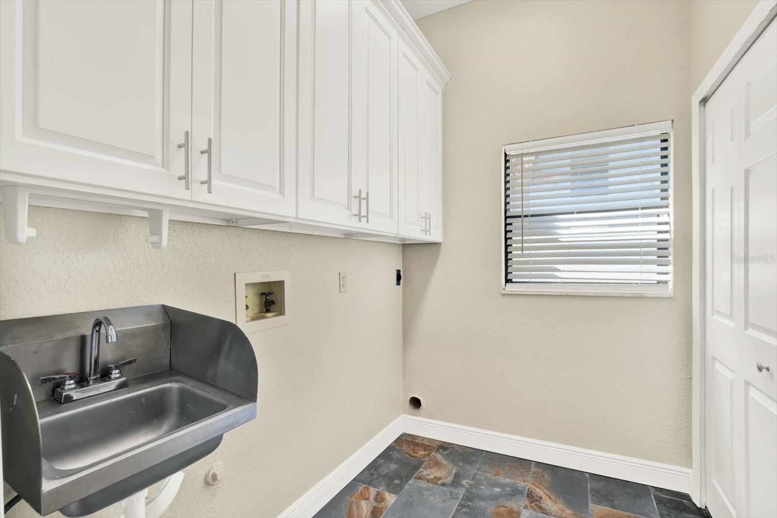 WHISPERING LAKES - Residential