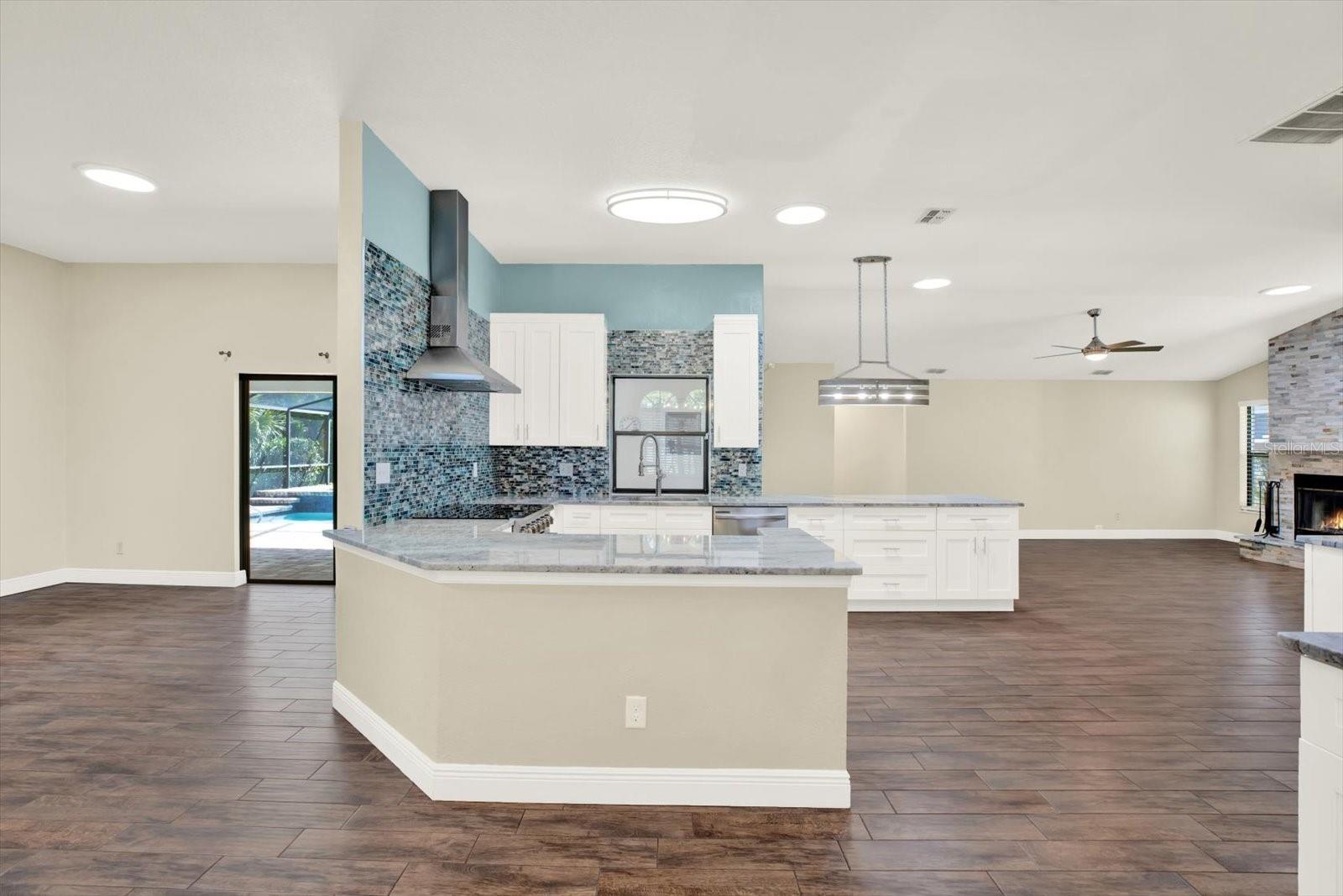 WHISPERING LAKES - Residential