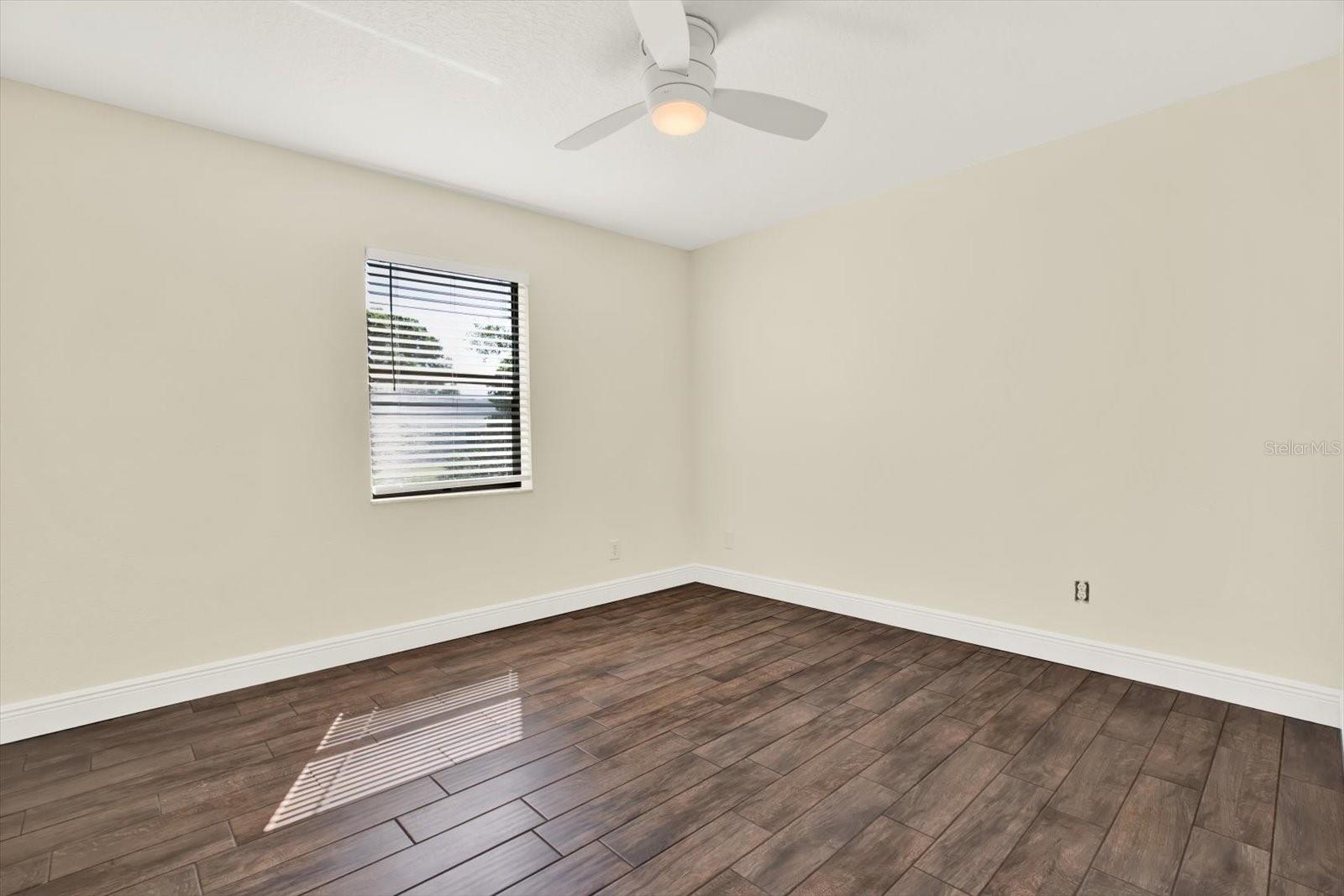 WHISPERING LAKES - Residential