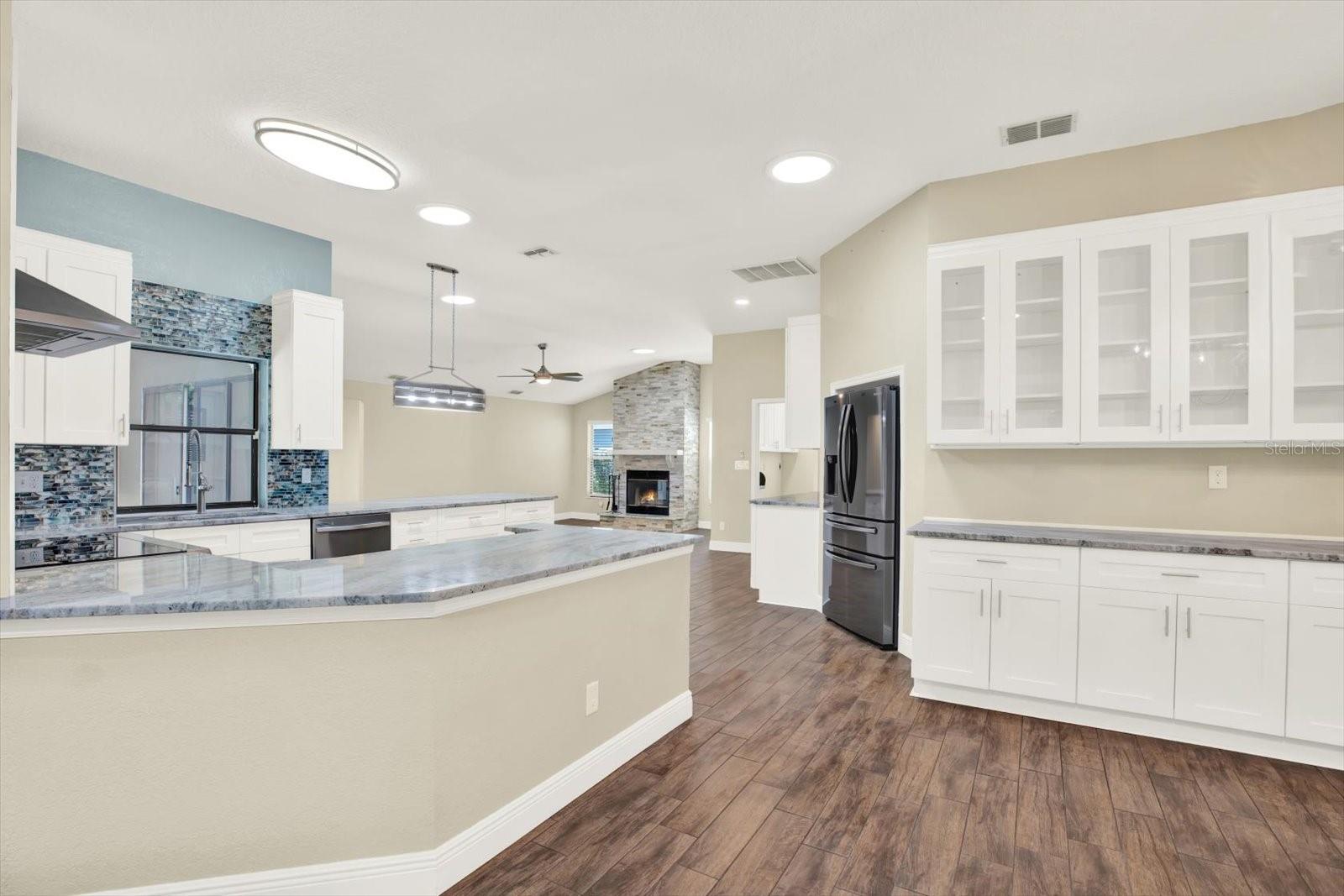 WHISPERING LAKES - Residential