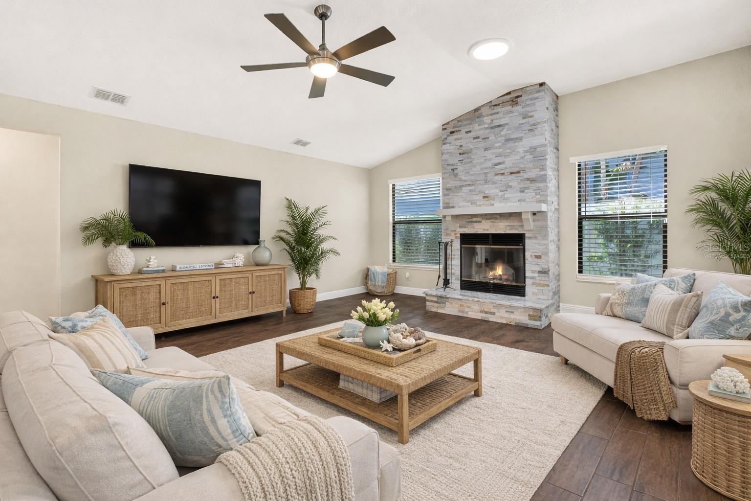 WHISPERING LAKES - Residential