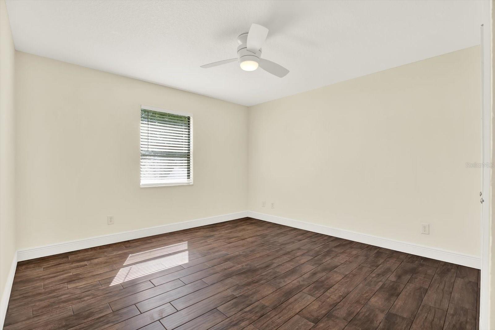 WHISPERING LAKES - Residential