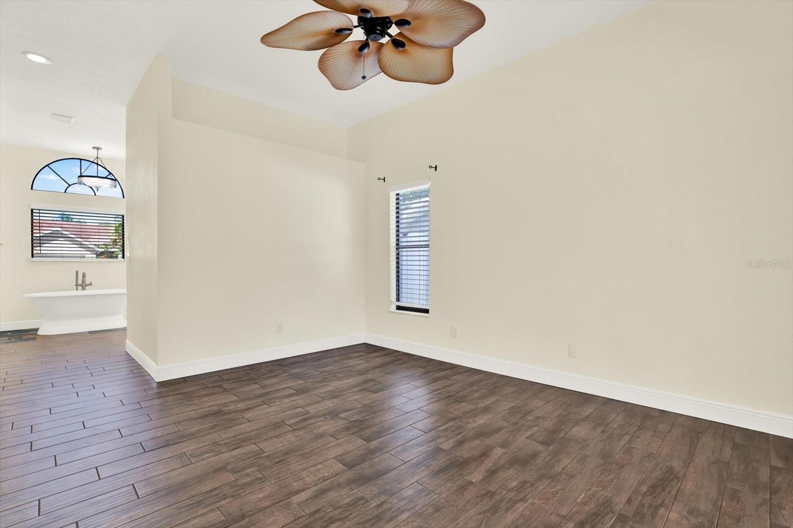 WHISPERING LAKES - Residential