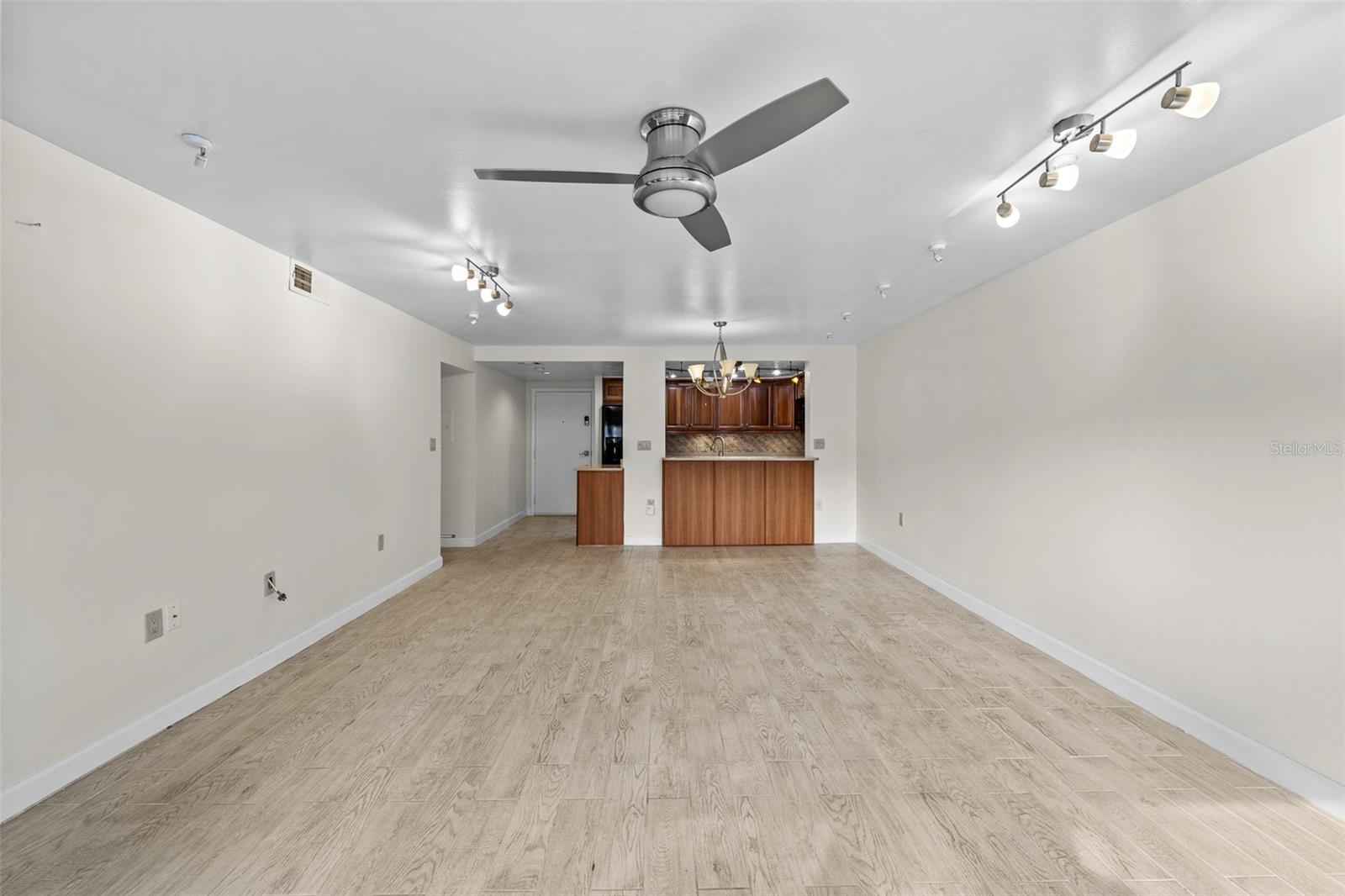 THE PINNACLE APTS A CONDO - Residential Lease