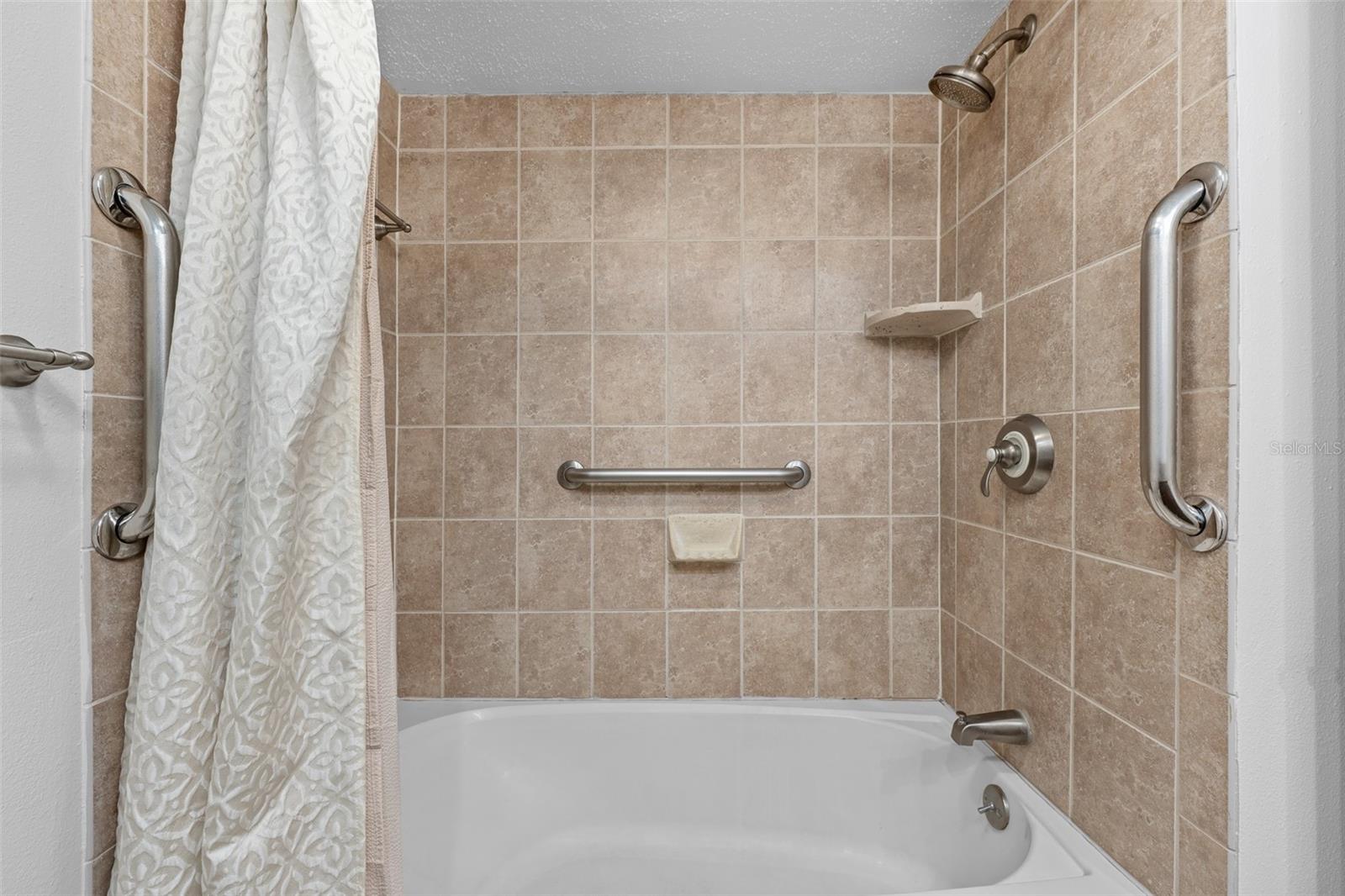 THE PINNACLE APTS A CONDO - Residential Lease