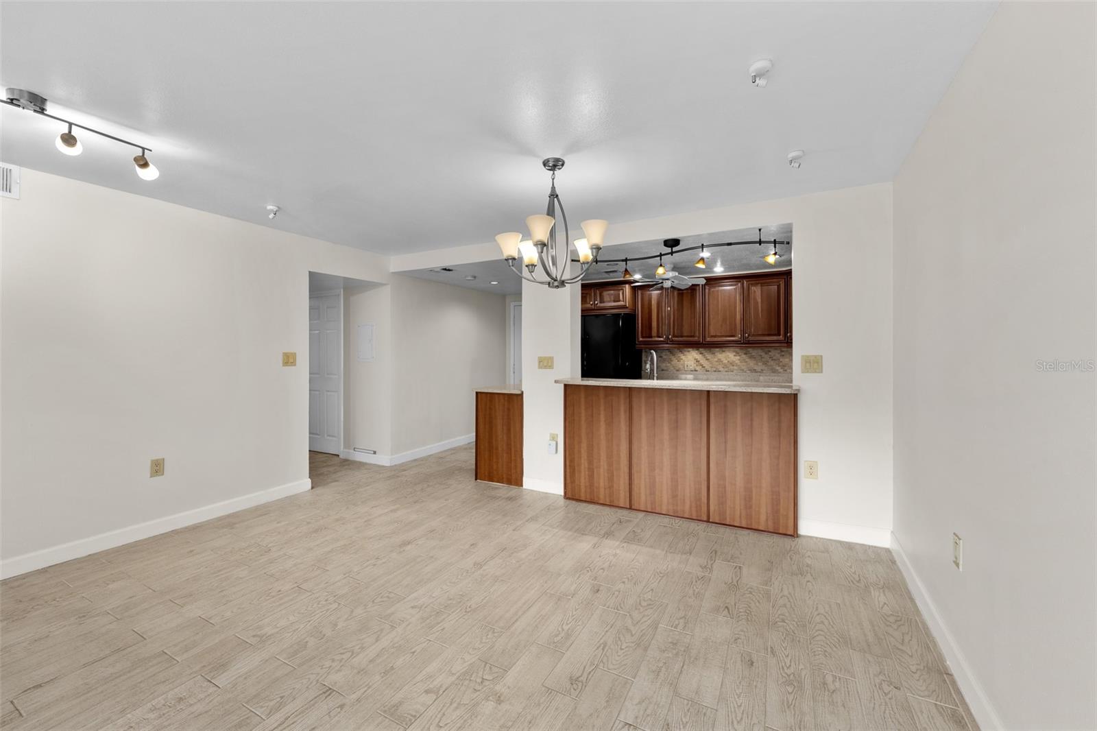 THE PINNACLE APTS A CONDO - Residential Lease