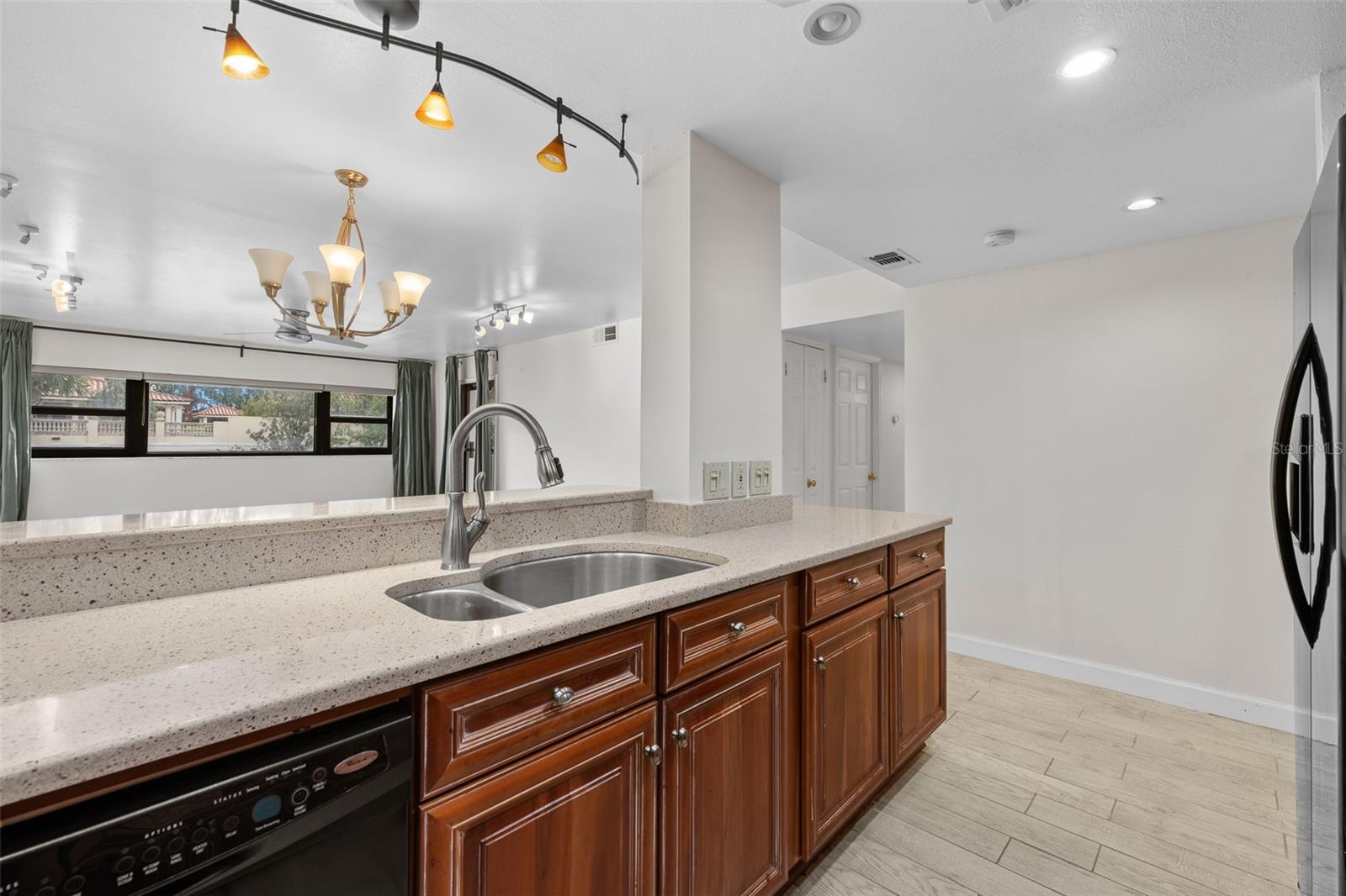 THE PINNACLE APTS A CONDO - Residential Lease