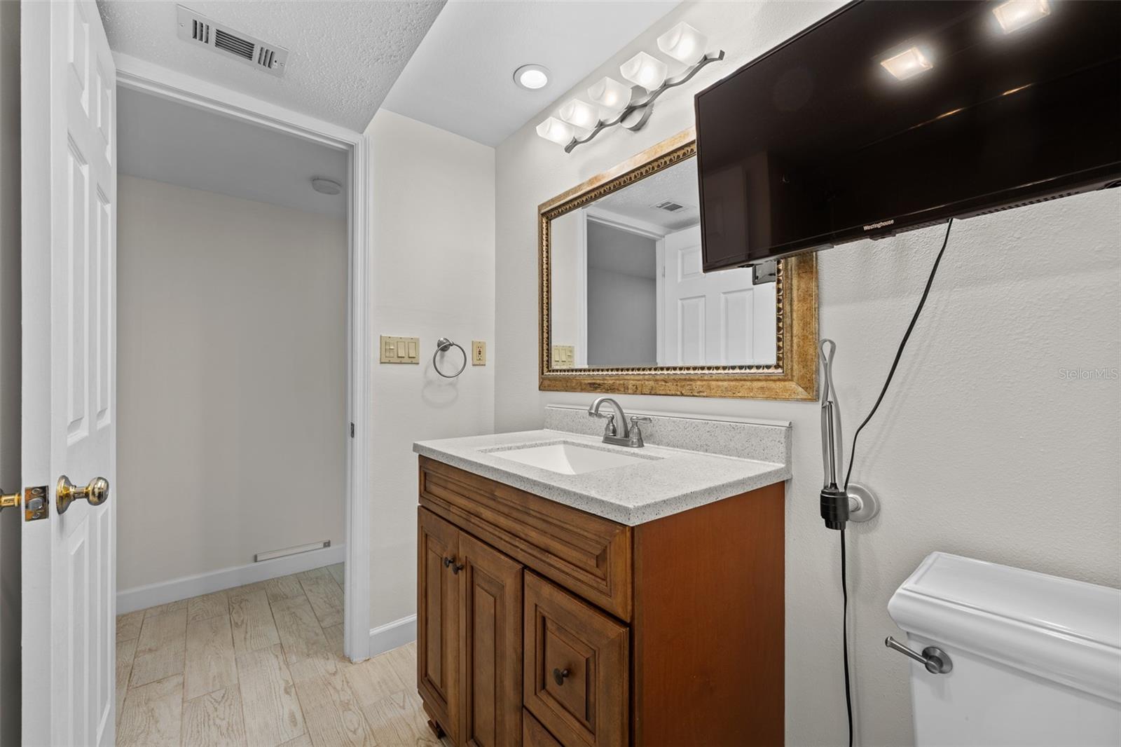 THE PINNACLE APTS A CONDO - Residential Lease