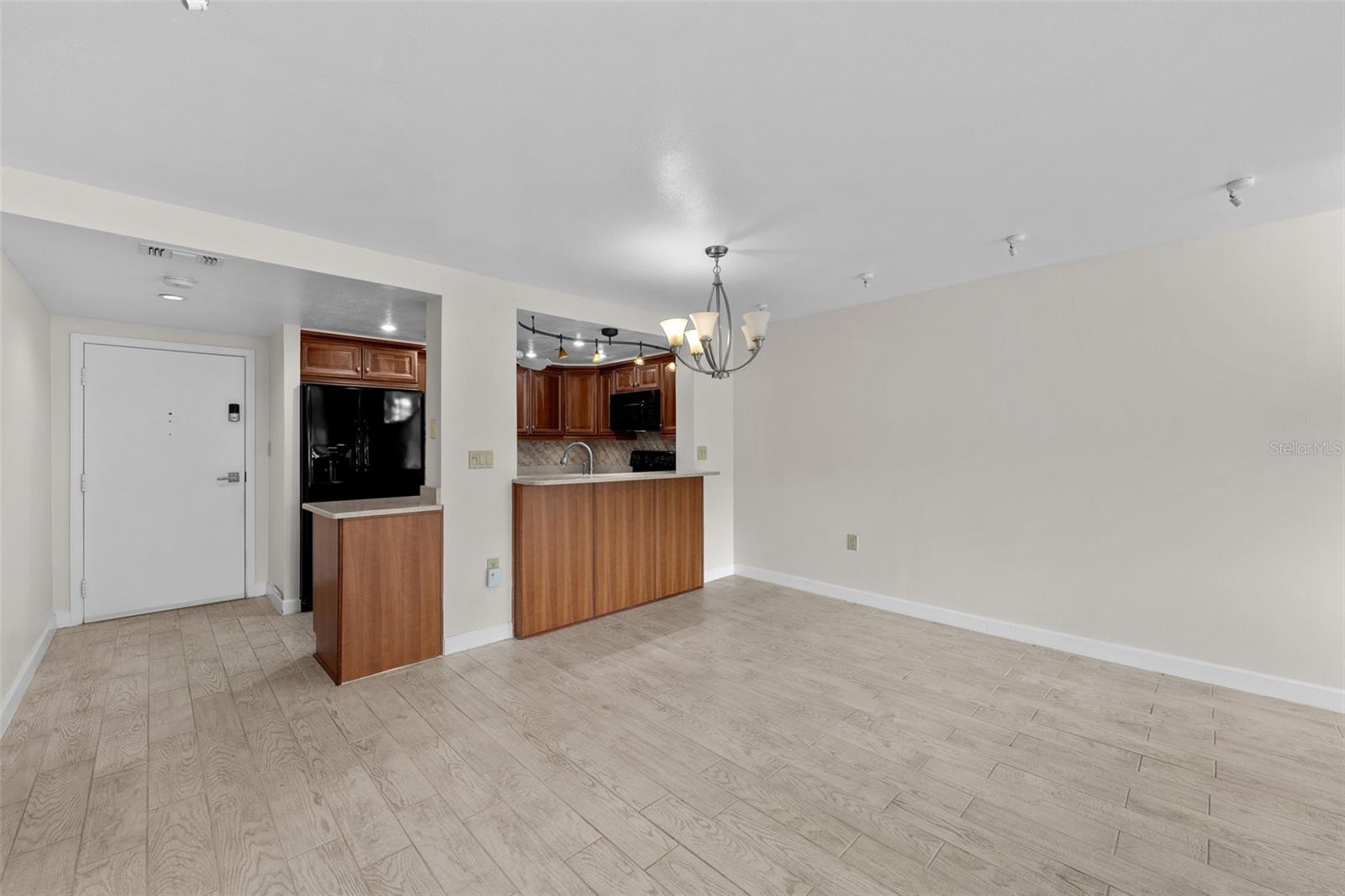 THE PINNACLE APTS A CONDO - Residential Lease