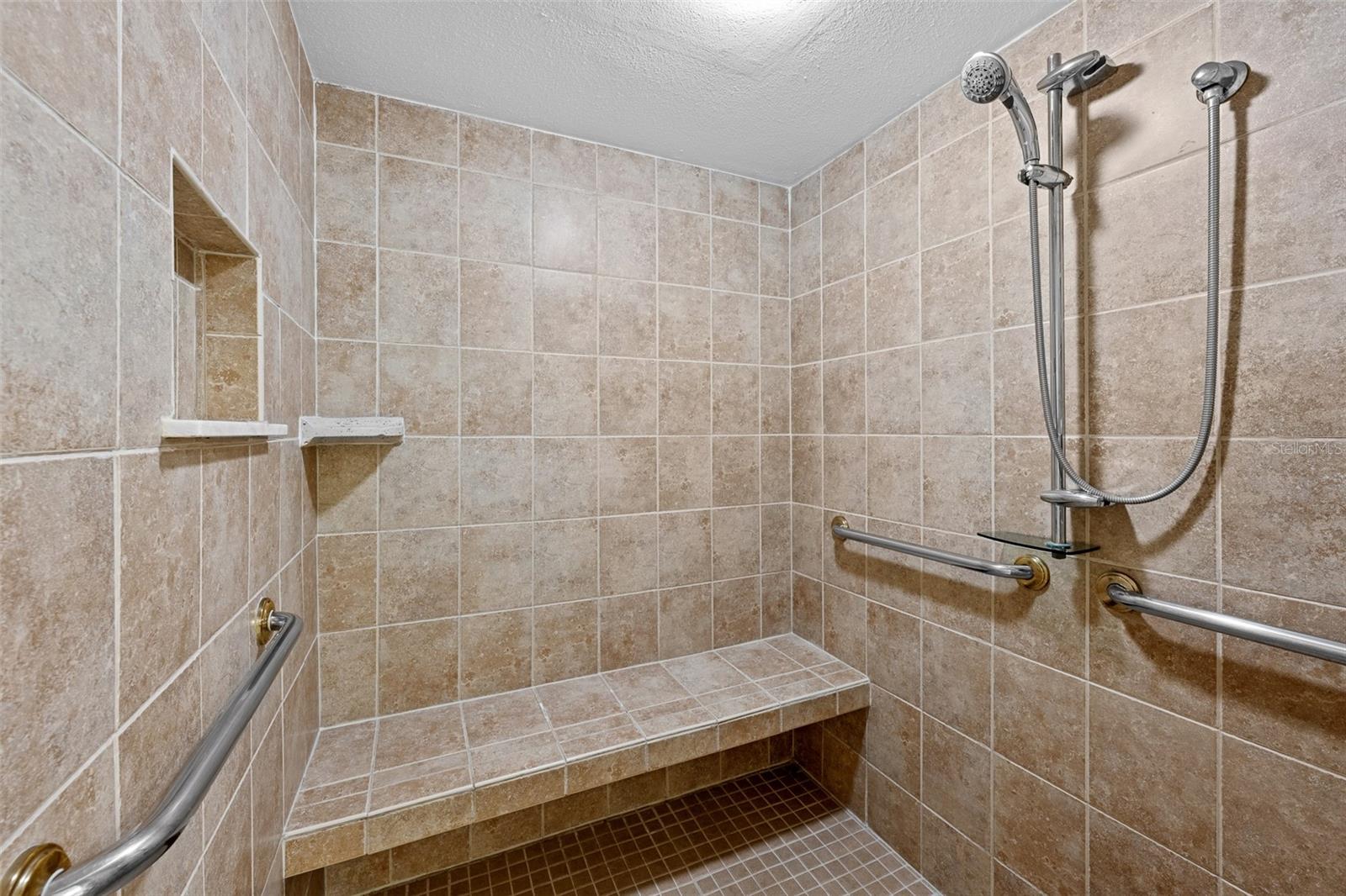 THE PINNACLE APTS A CONDO - Residential Lease