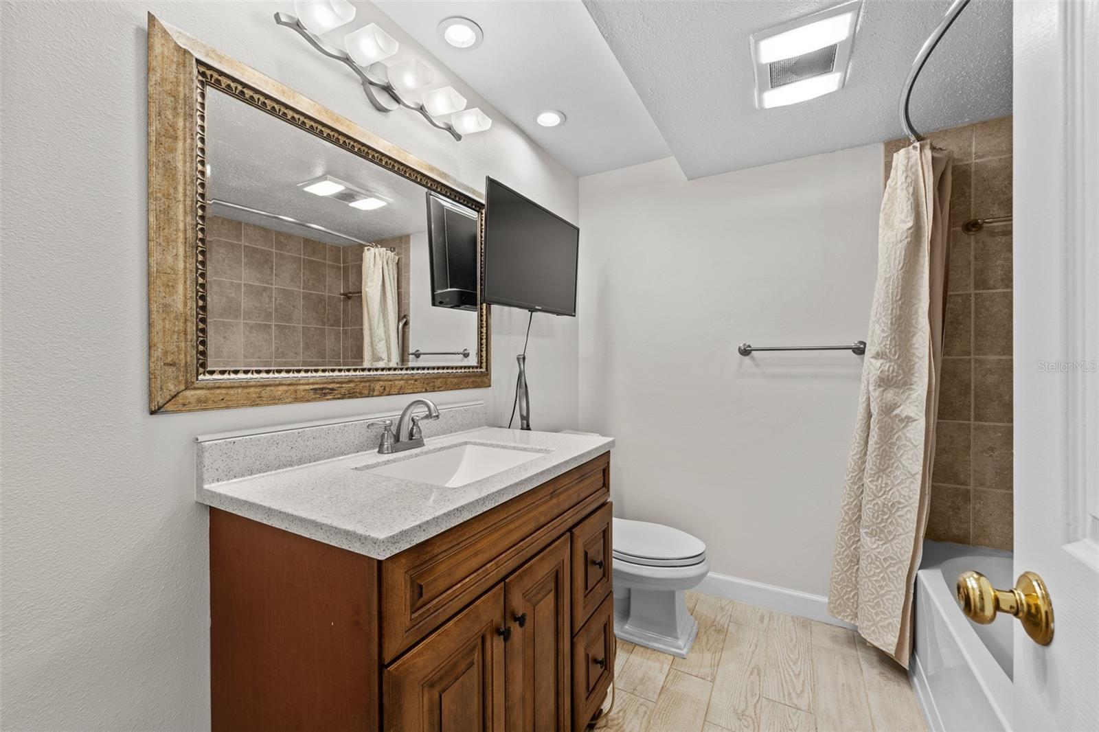 THE PINNACLE APTS A CONDO - Residential Lease