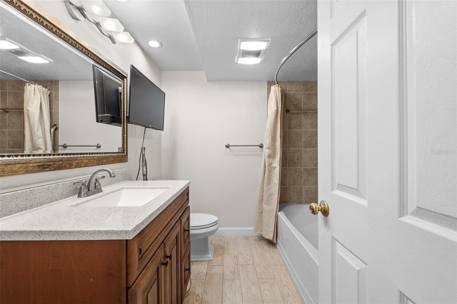 THE PINNACLE APTS A CONDO - Residential Lease