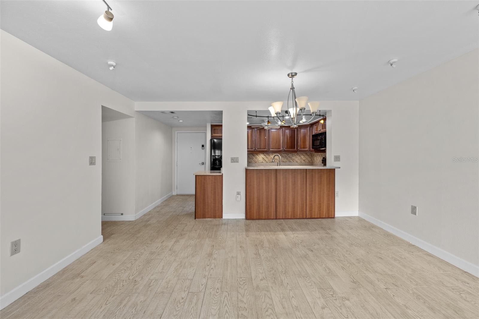 THE PINNACLE APTS A CONDO - Residential Lease