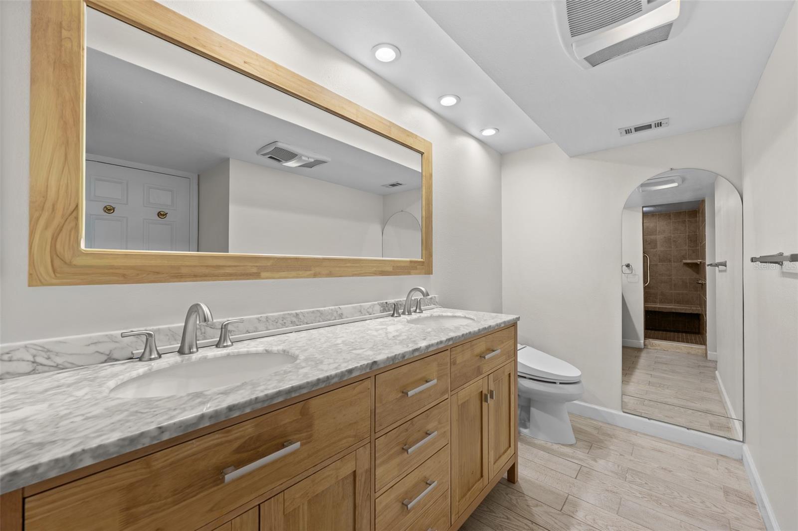 THE PINNACLE APTS A CONDO - Residential Lease