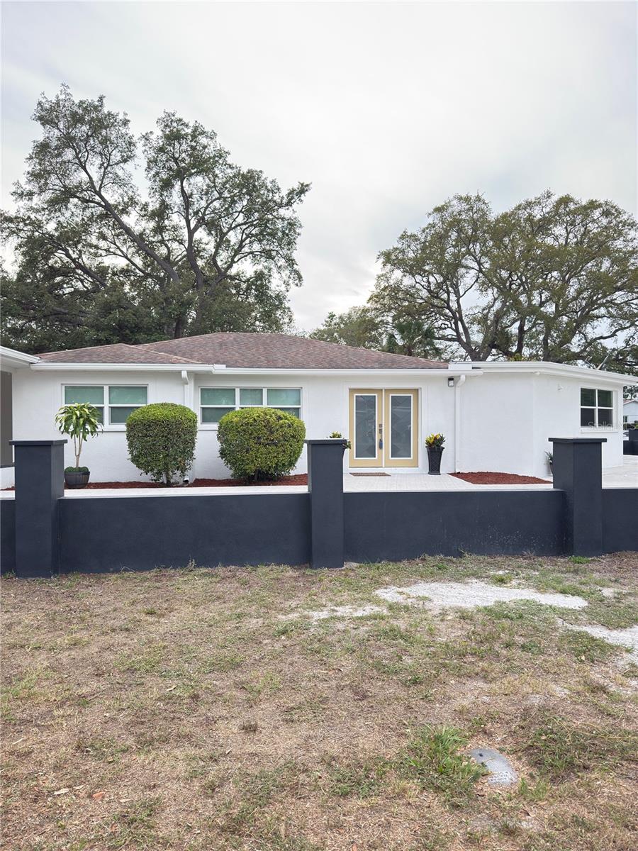 202 W AZALEA AVENUE