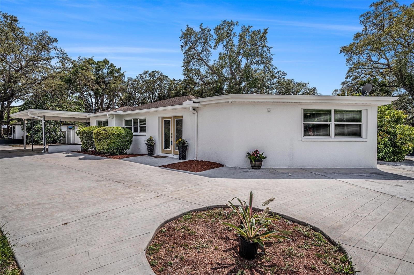 202 W AZALEA AVENUE