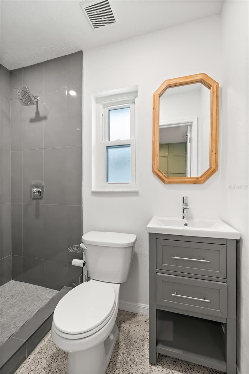 DUNEDIN ISLES ESTATES 1ST ADD - Residential Lease