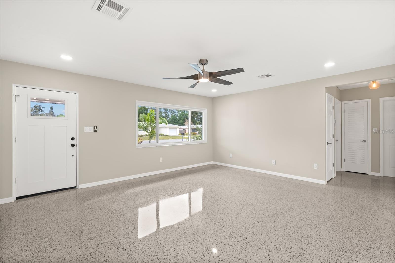 DUNEDIN ISLES ESTATES 1ST ADD - Residential Lease