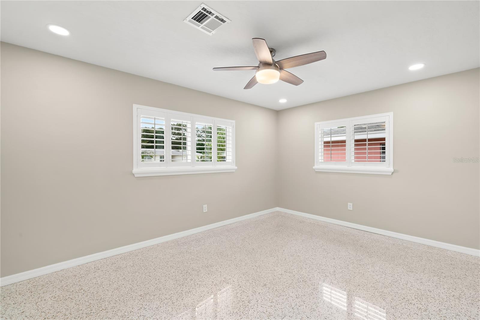 DUNEDIN ISLES ESTATES 1ST ADD - Residential Lease