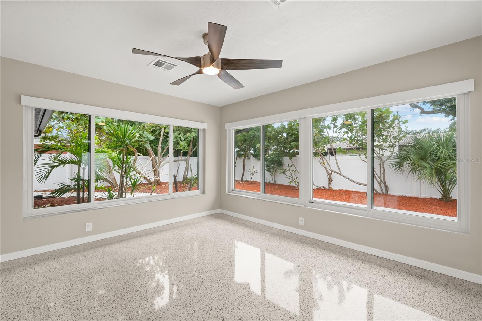 DUNEDIN ISLES ESTATES 1ST ADD - Residential Lease