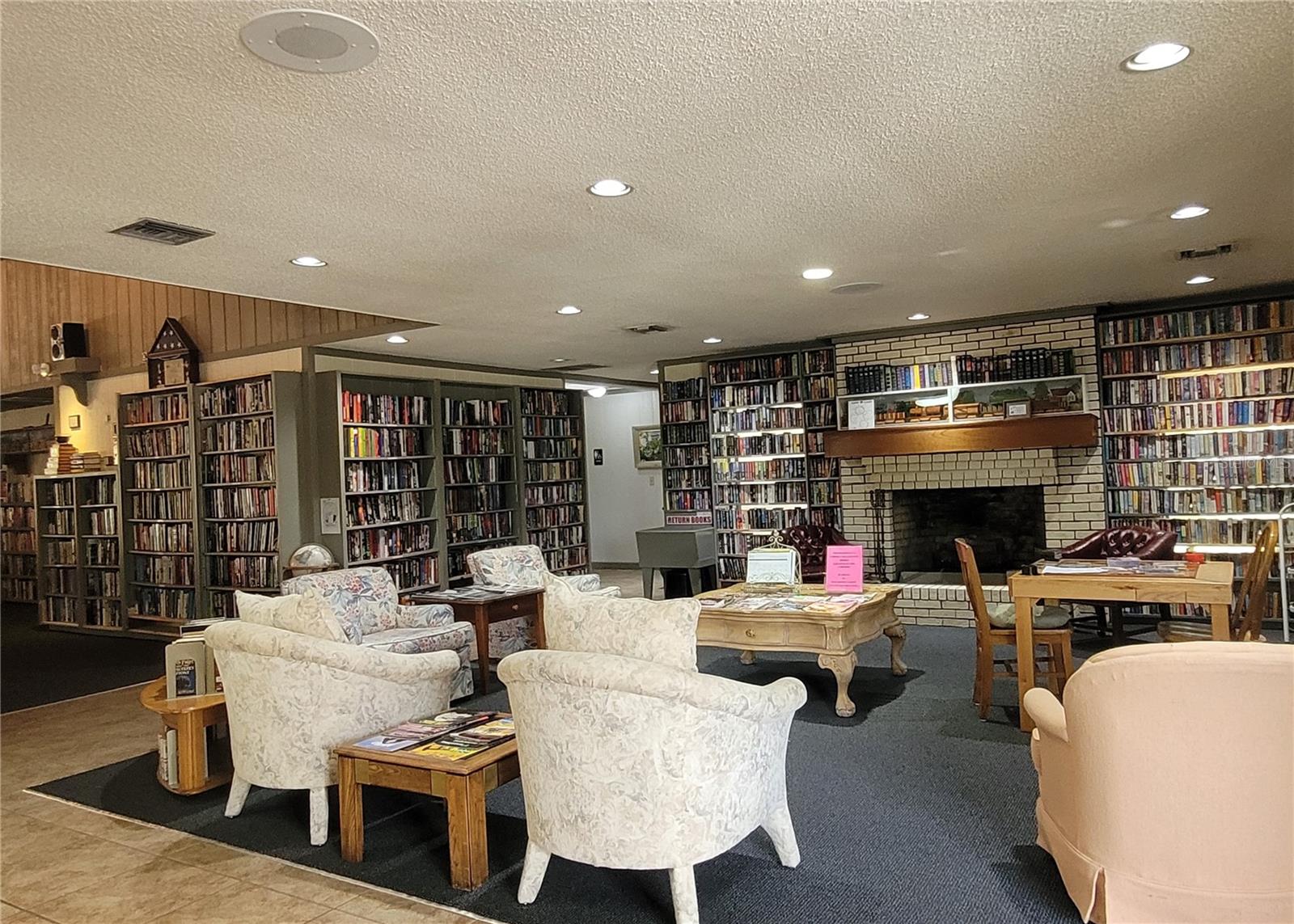 BANBURY VILLAGE CONDO - Residential