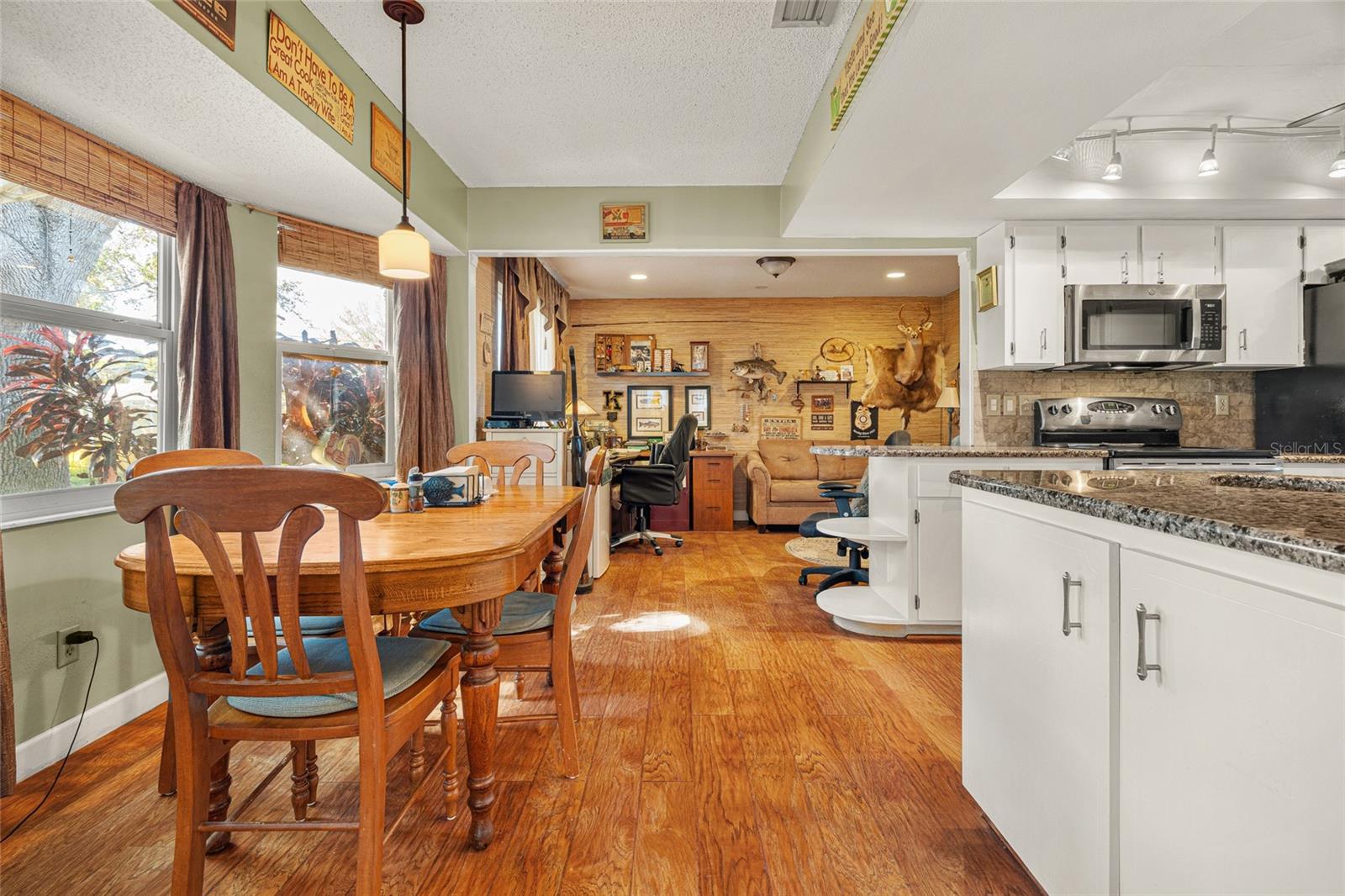 COUNTRY CLUB HEIGHTS FIRST ADD - Residential